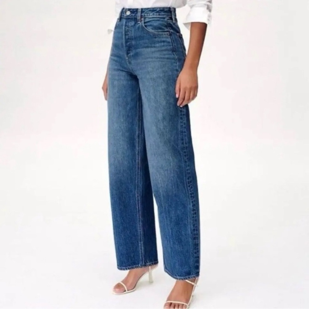 Denim Forum Mia high-rise curve jeans 31L (Aritzia). 💙